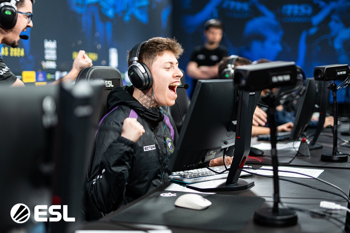 9z Globant (@9zteam) on Twitter photo ¡GANATE UNA CAMISETA O UNA CAMEPRA FIRMADA POR TODO 9Z GLOBANT! 🎁
Así como leiste, estamos una camiseta y una campera EXCLUSIVAS para 2 ganadores por la clasificación a #IEM Dallas FIRMADAS POR TODOS LOS JUGADORES ✍️
Solo tenés que darle RT, seguir a @9zteam y a nuestros ¡GANATE UNA CAMISETA O UNA CAMEPRA FIRMADA POR TODO 9Z GLOBANT! 🎁
Así como leiste, estamos una camiseta y una campera EXCLUSIVAS para 2 ganadores por la clasificación a #IEM Dallas FIRMADAS POR TODOS LOS JUGADORES ✍️
Solo tenés que darle RT, seguir a @9zteam y a nuestros