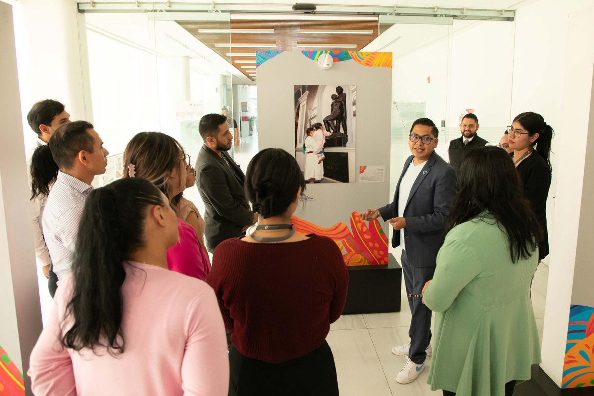 La exposición fotográfica 'Raíces de Justicia', que captura momentos significativos del primer año de trabajo de la Sala de Asuntos Indígenas del #PJEdomex, ha llegado al Palacio de Justicia de #Ecatepec. 🏛 Las 27 piezas que conforman esta muestra y que son autoría de @JIDVG10