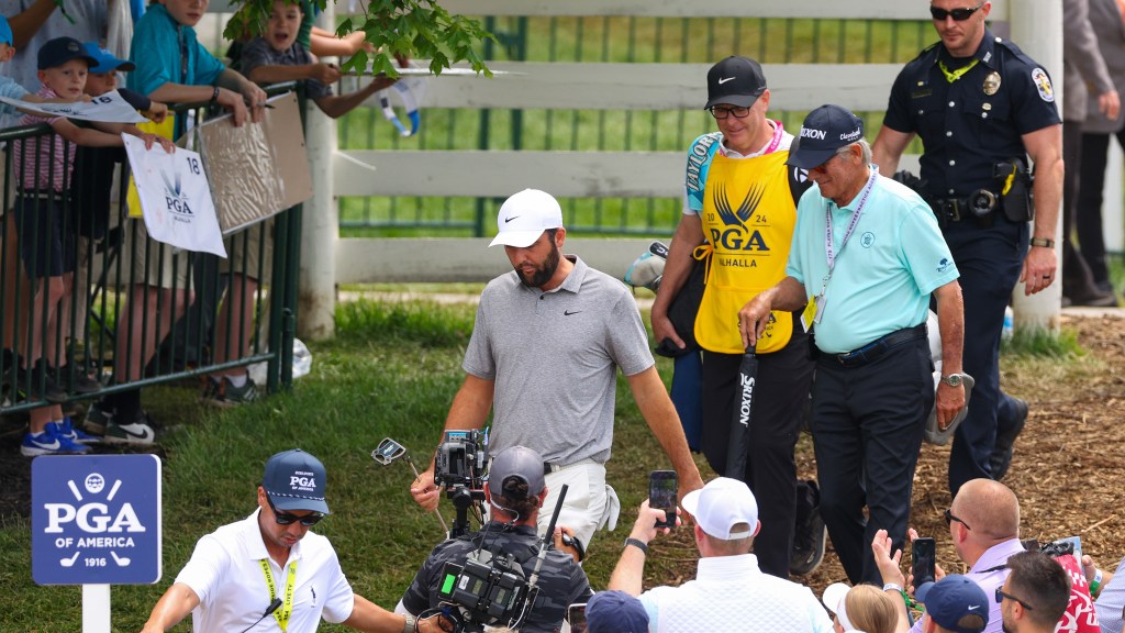 Body cam video leaked of Scottie Scheffler in cop car at PGA Championship at Valhalla golfweek.usatoday.com/2024/05/29/sco…