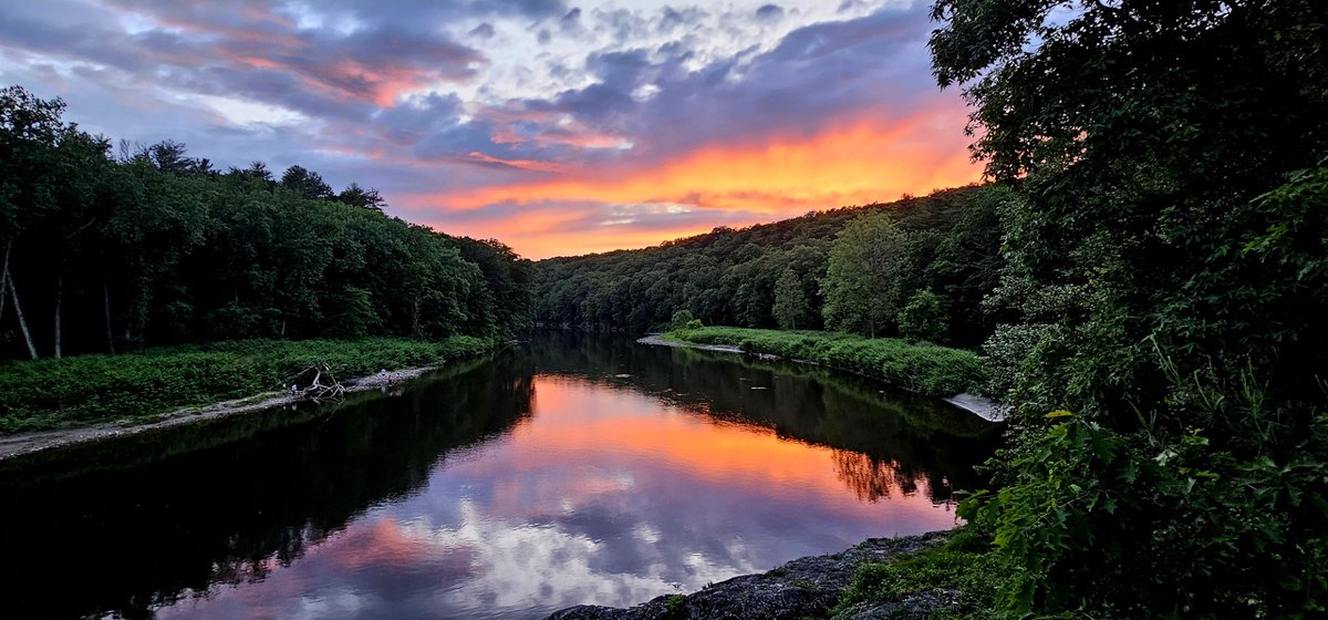 #Sunset on the Deerfield River last night from Carol Rogalski! Gorgeous! #mawx #westernMass #spring