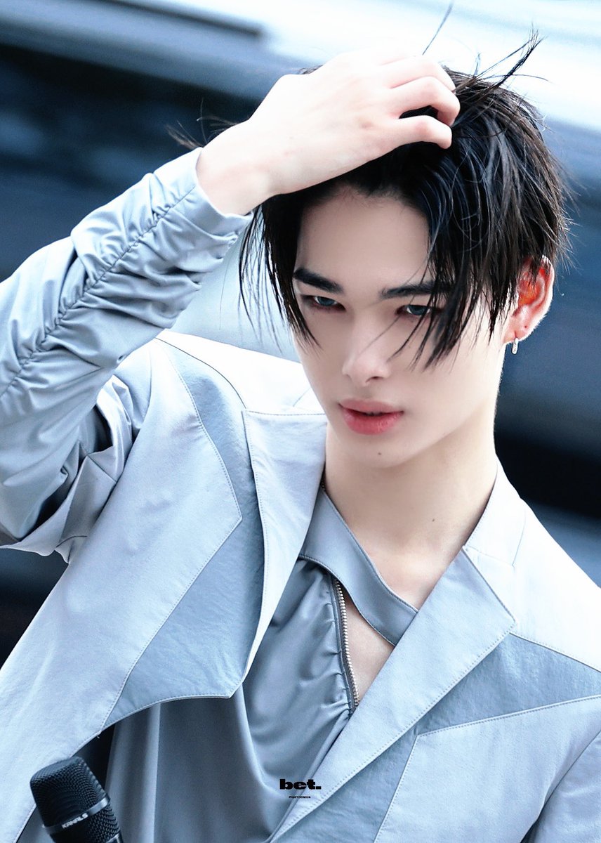 これニキくんがあんまり見せてくれない左顔だよね？どういうこと？良