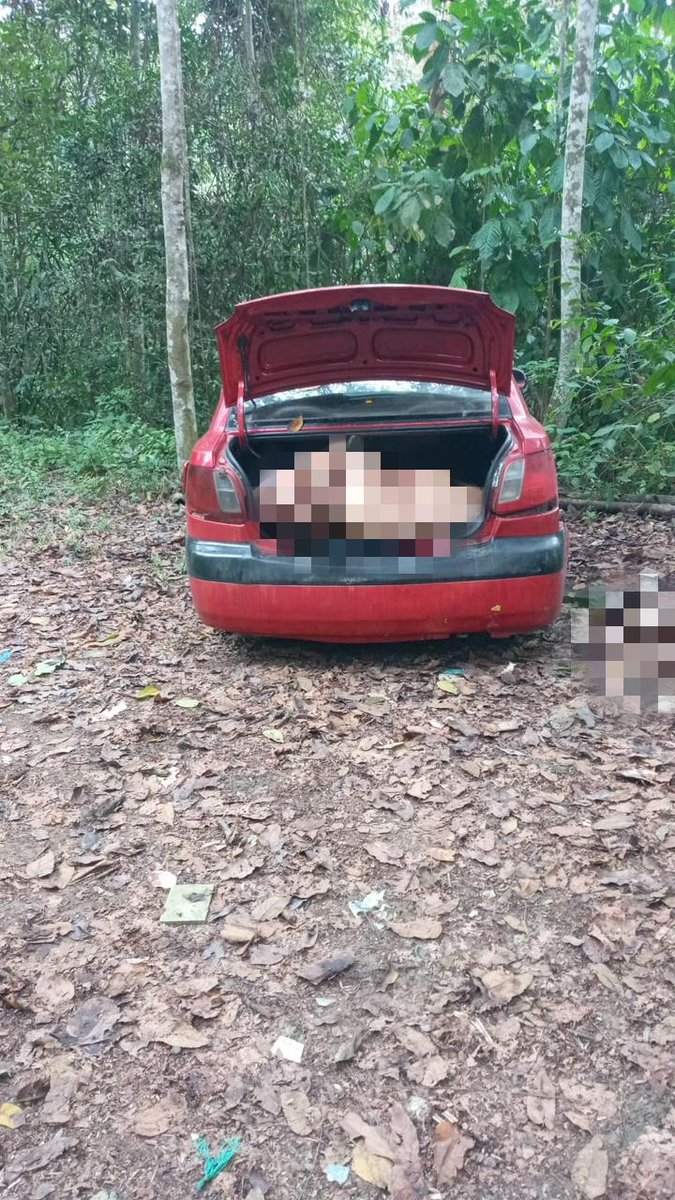 En comuna La Entrada, zona norte de #SantaElena, se reportó un vehículo Kia Rio abandonado. En la cajuela hallaron dos cadáveres. Estaban maniatados y con huellas de tortura. También se encontraron panfletos con leyenda de 'la mafia'