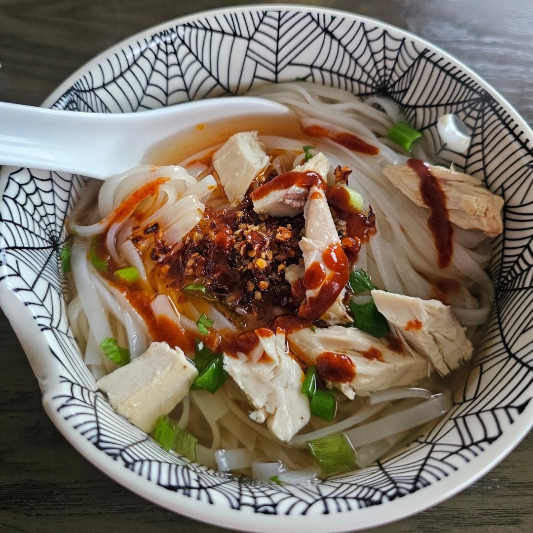 Some homemade Chicken Pho for dinner...wanna try?😋🍜❣️