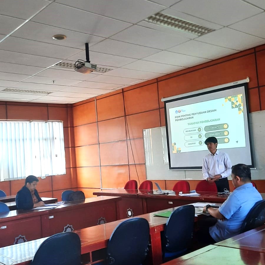 adunmaul's tweet photo. Menjadi guru penguji dalam seminar pendidikan profesi guru prajabatan bidang studi teknik konstruksi dan perumahan.
Semoga para mahasiswa calon guru ini dapat memberikan kontribusi yang terbaik bagi pendidikan Indonesia.
#ppgprajabatan #seminar #gurupenguji #gurupamong https://t.co/TCpuCiRn43