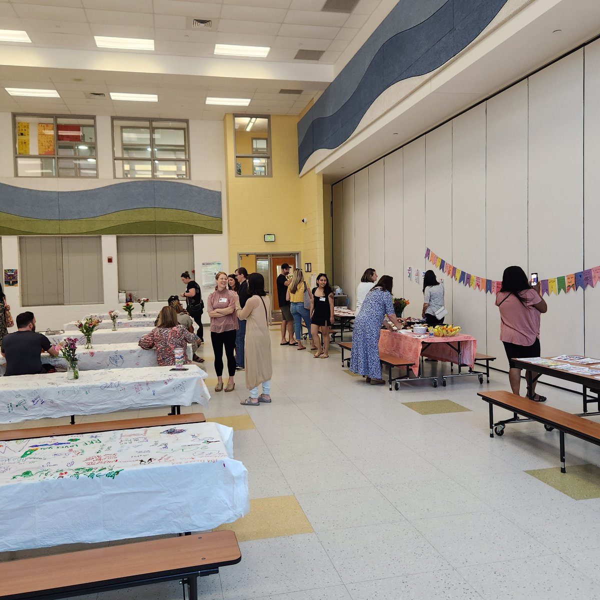 RollingKnollsES's tweet photo. We had a great time celebrating our wonderful volunteers today! Our Rockets designed the decor and made sure volunteers felt appreciated! 
#RKEHasTheBestVolunteers 
#BelongGrowSucceed https://t.co/65tOcnnL6o