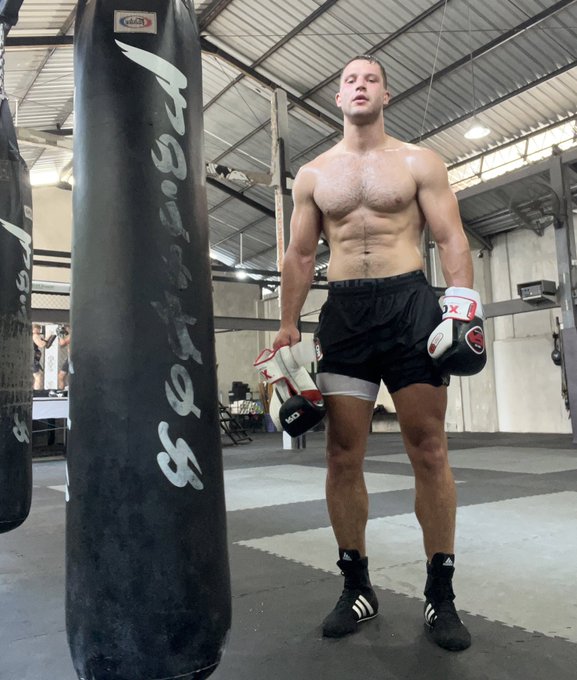 I want to unload after boxing session 😏🥊💦  https://t.co/CLX7ATnUON https://t.co/RwmV6YxkNK