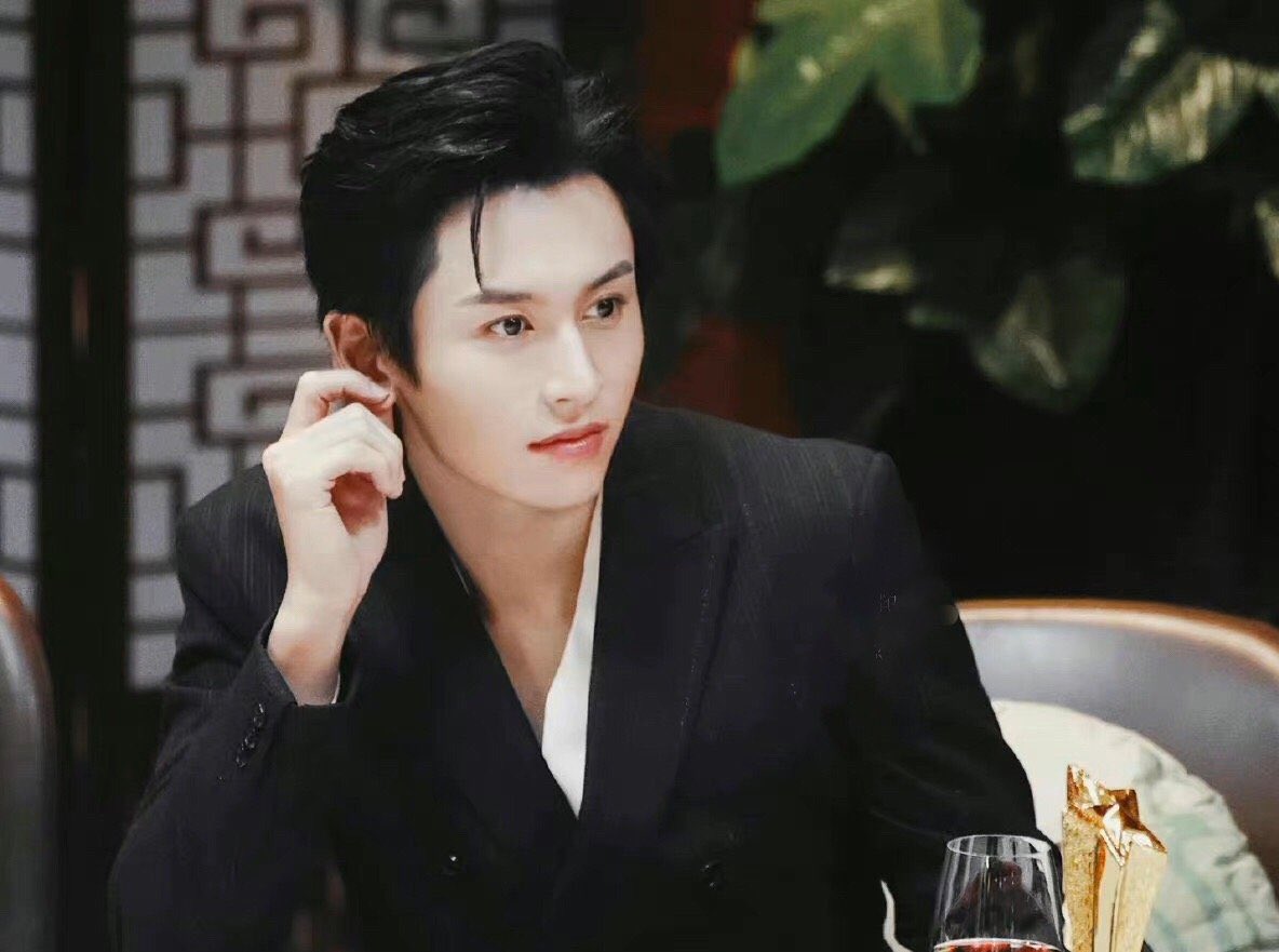 ZzhHz511's tweet photo. #NETIZENSREPORT #ZhangZhehan for Most Handsome Man Alive #MHMA2024 #MHMA2024ZhangZhehan @thenreport https://t.co/IPSNHp8nuR