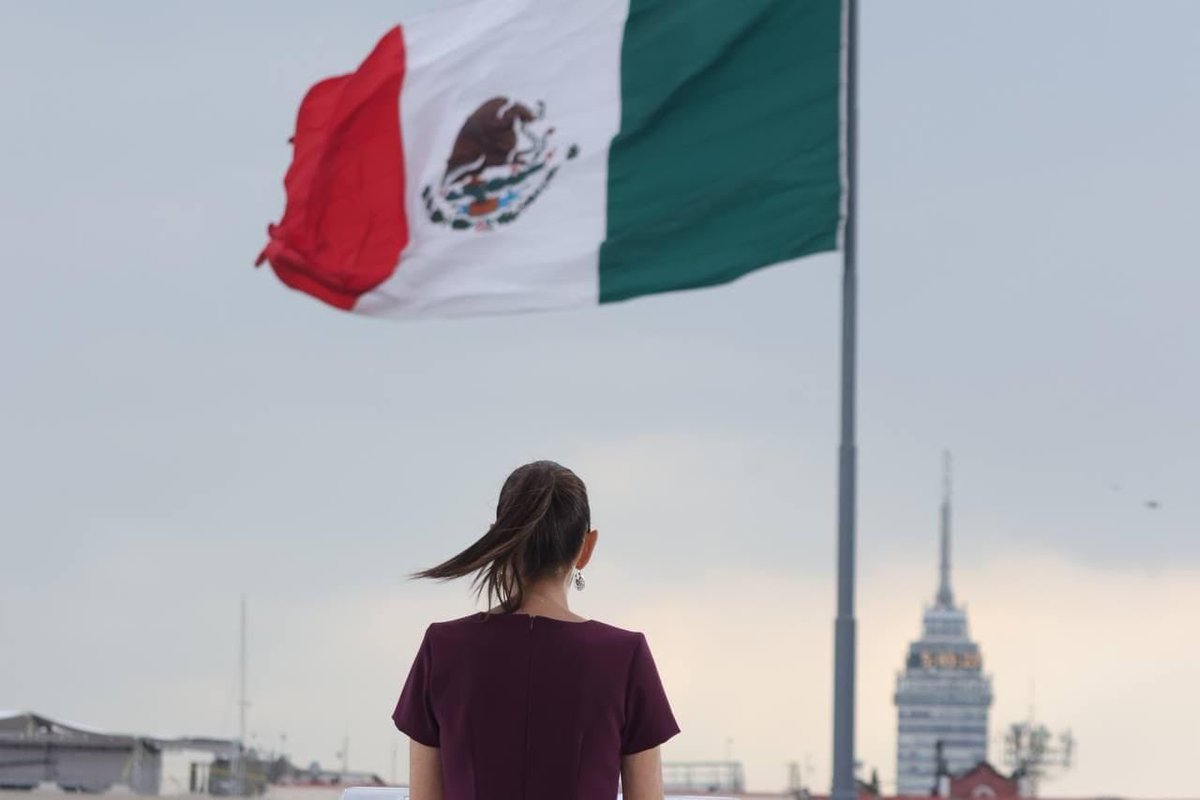 Esta foto es fantástica de la Dra. ⁦@Claudiashein⁩ su cabello se alinea en dirección de la bandera, eso significa el triunfo seguro el domingo 2 de junio! 👇🏼👇🏼👇🏼👇🏼👇🏼👇🏼👇🏼👇🏼👇🏼👇🏼