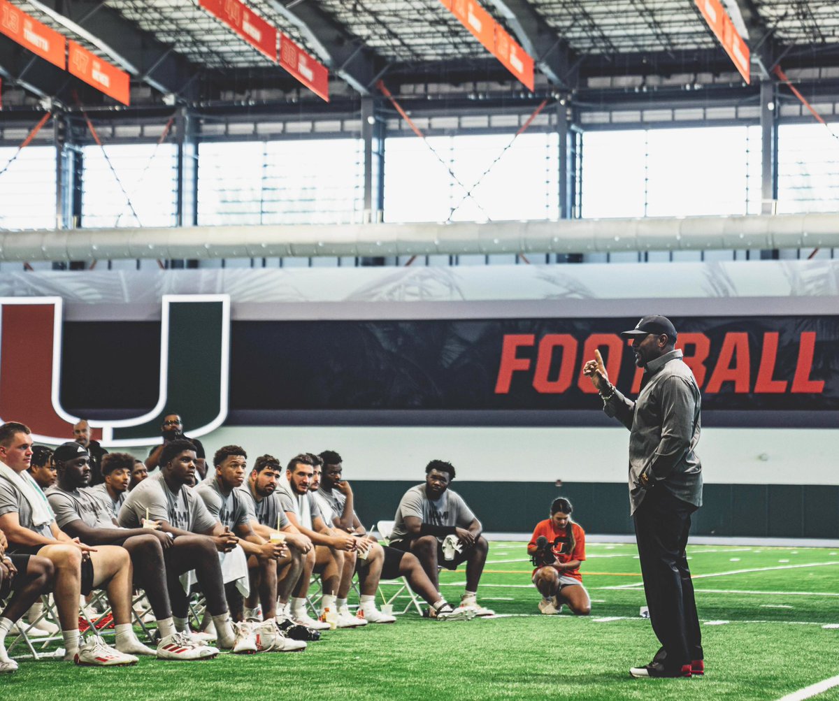 coach_cristobal's tweet image. THANK YOU @raylewis 
POWERFUL &amp;amp; IMPACTFUL MESSAGE-we appreciate U!
#GoHunt
#IronSharpensIron
#CANE4LIFE
#GoCanes
@CanesFootball