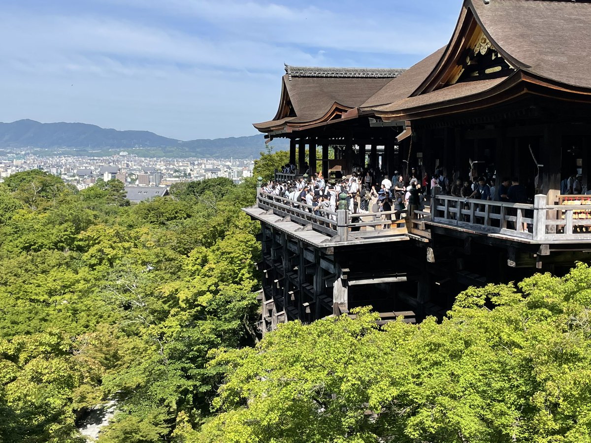 清水寺ー
日本語より外国語の方がよく聞こえてくる異質な世界