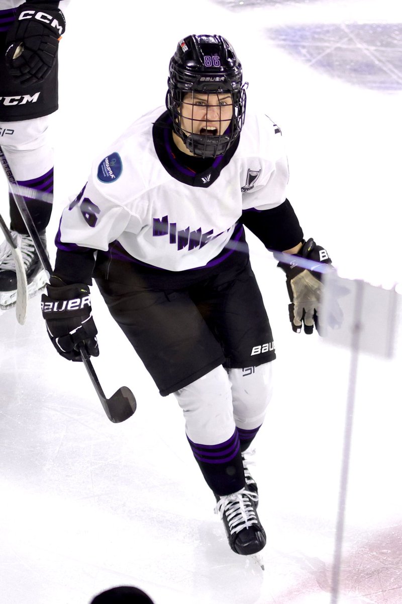 YouthHockeyHub's tweet image. Michela Cava GOAL ‼️

MN up 2-0 on Boston.