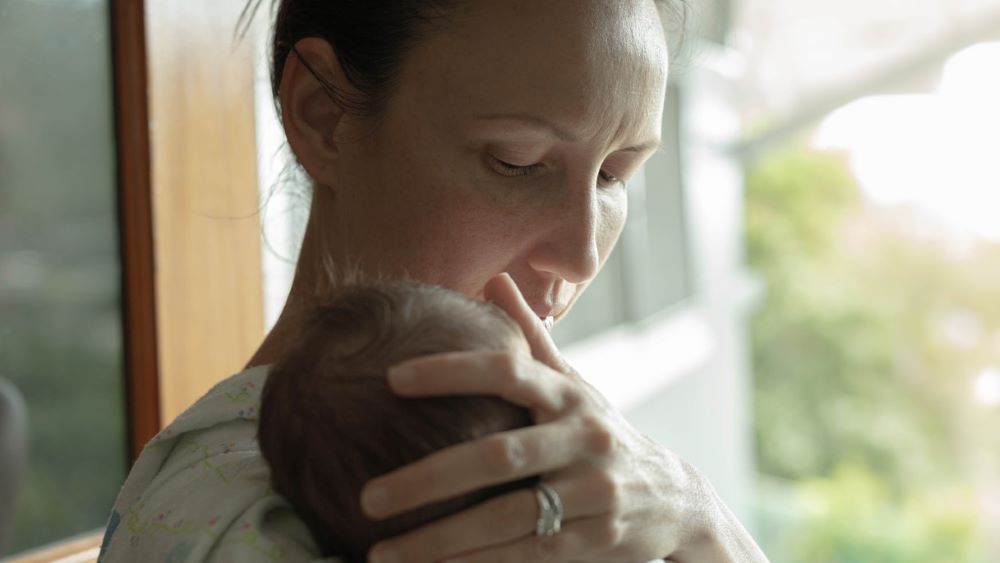In honor of #MentalHealthAwarenessMonth, we spoke with Dr. Arundhati Headrick, a reproductive psychiatrist at the Center for Women's Health, about a promising new treatment for postpartum depression. 
spr.ly/6014ej4Rg