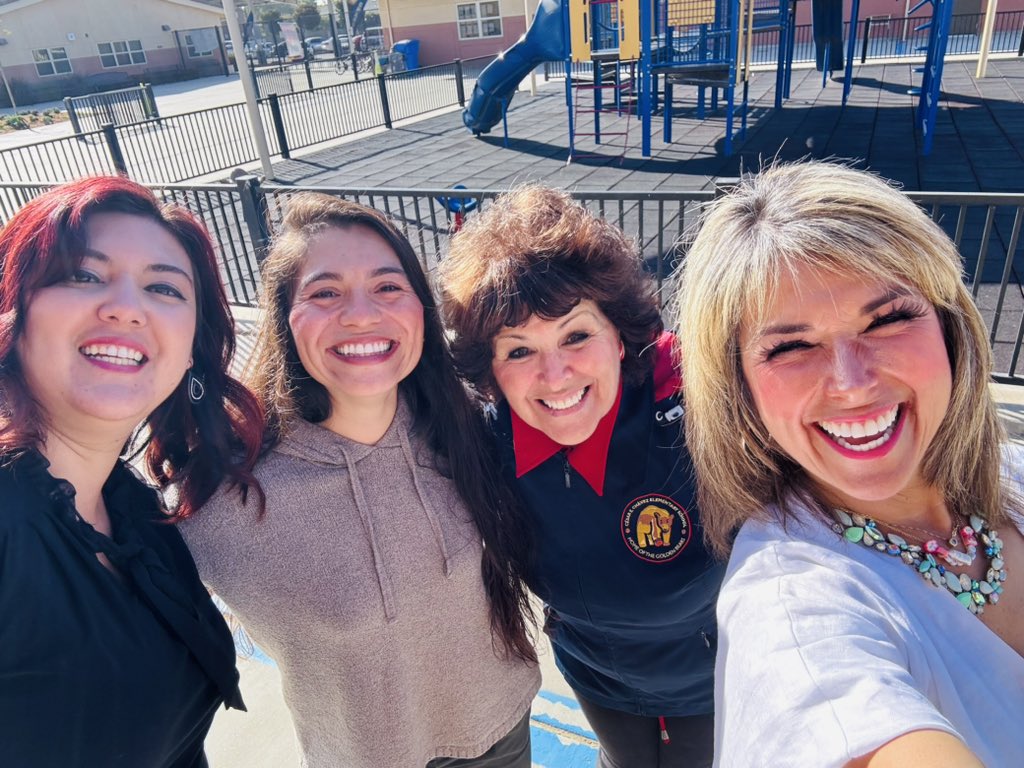 Happy Wednesday Smiles from our GUSD family to yours!!! 🩷

#empowering 
#leadership 
#LeadershipMatters
#WellnessMatters
#YOUmatter
#LiveWellLeadWell
#Fitleaders
#FitisIn 

@ValChavez2018 @santiagoAM115 @Asael_Ruvalcaba @DrSandraHernand @Amy_A_Ruvalcaba @LorenaRubio123