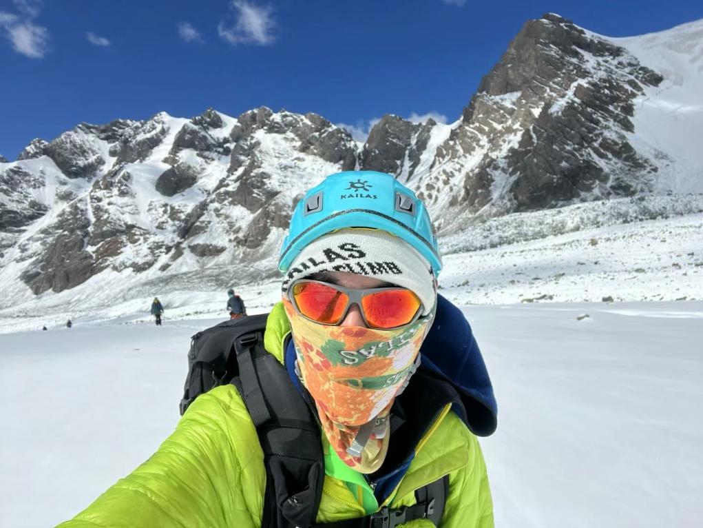 Deep__China's tweet image. 🥳🥳Bravo! 15-year-old Xinjiang teenager Alikut Dilxat has successfully ascended Mount #Qomolangma, fulfilling the dream of his father and himself. He also becomes the youngest Chinese to reach the world&apos;s highest peak.
🤩🤩&quot;My mind went blank, and I didn&apos;t even know I had…