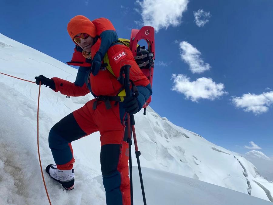 Deep__China's tweet image. 🥳🥳Bravo! 15-year-old Xinjiang teenager Alikut Dilxat has successfully ascended Mount #Qomolangma, fulfilling the dream of his father and himself. He also becomes the youngest Chinese to reach the world&apos;s highest peak.
🤩🤩&quot;My mind went blank, and I didn&apos;t even know I had…