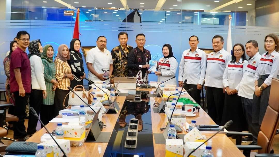 Dep.Bidang Penempatan & Pelindungan Kawasan Eropa & Timteng Irjen Pol. Drs. I Ketut Suardana Menerima Kunker Pemda dan Pemkab Brebes membahas RaPerda Kab Brebes ttg Penyelenggaraan Ketenagakerjaan & Pelindungan PMI, di Ruang Rapat Adelina Sau #BP2MI 

Kepala BP2MI
#SikatSindikat