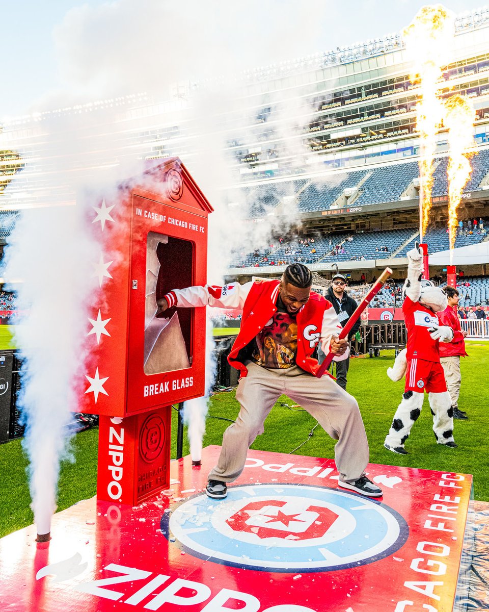 Welcome to Chicago, home of the Fire! Can we take your order <a href="/Iamkelmitchell/">Kel Mitchell</a>? 🍔🔥 #cf97