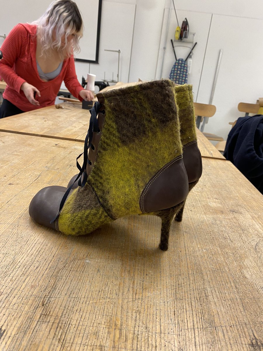 beneatheskyline's tweet photo. My first stiletto heal 🥲
Handmade by moi 
#itslevelstothisshit https://t.co/COLcXJlhui