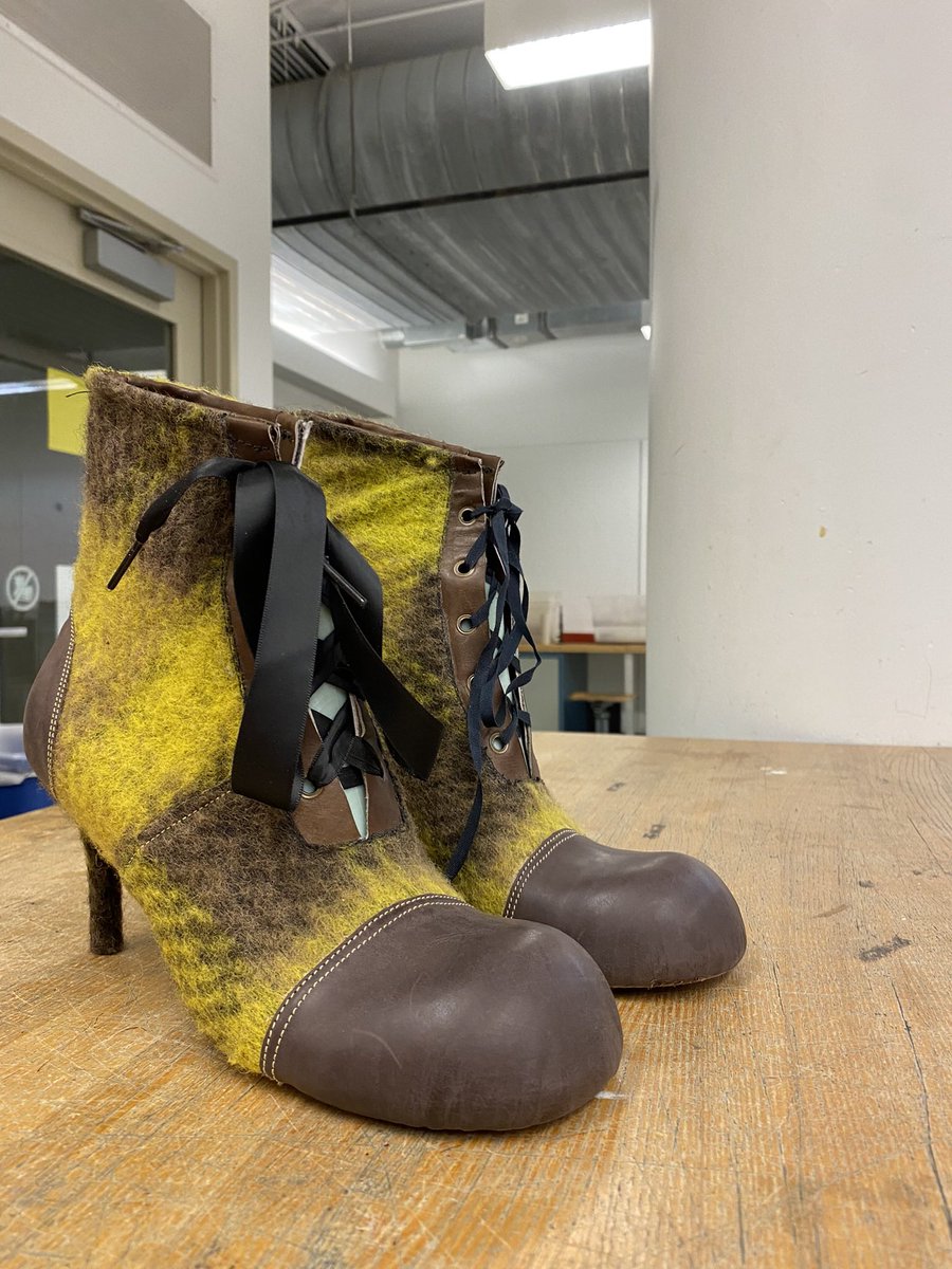 beneatheskyline's tweet photo. My first stiletto heal 🥲
Handmade by moi 
#itslevelstothisshit https://t.co/COLcXJlhui