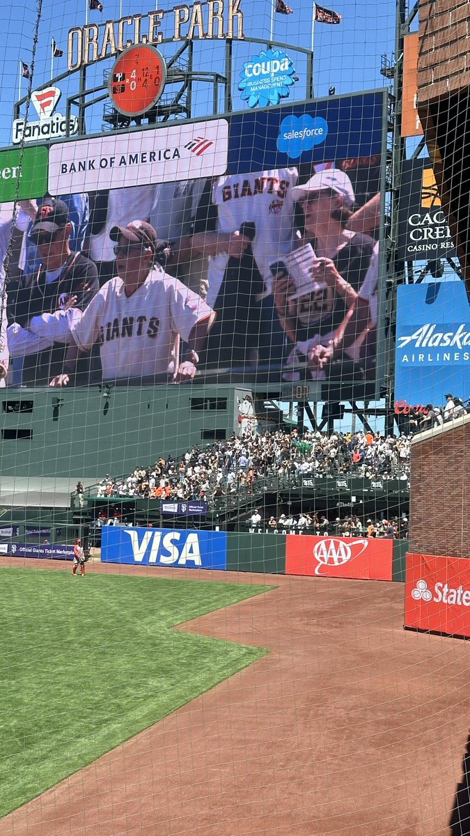 rsunku's tweet photo. Today I saw the SELL flag at the Oracle Park . Love the die hard fans 💚💛#sell #fisherout #oaklandathletics https://t.co/oprlllFurh