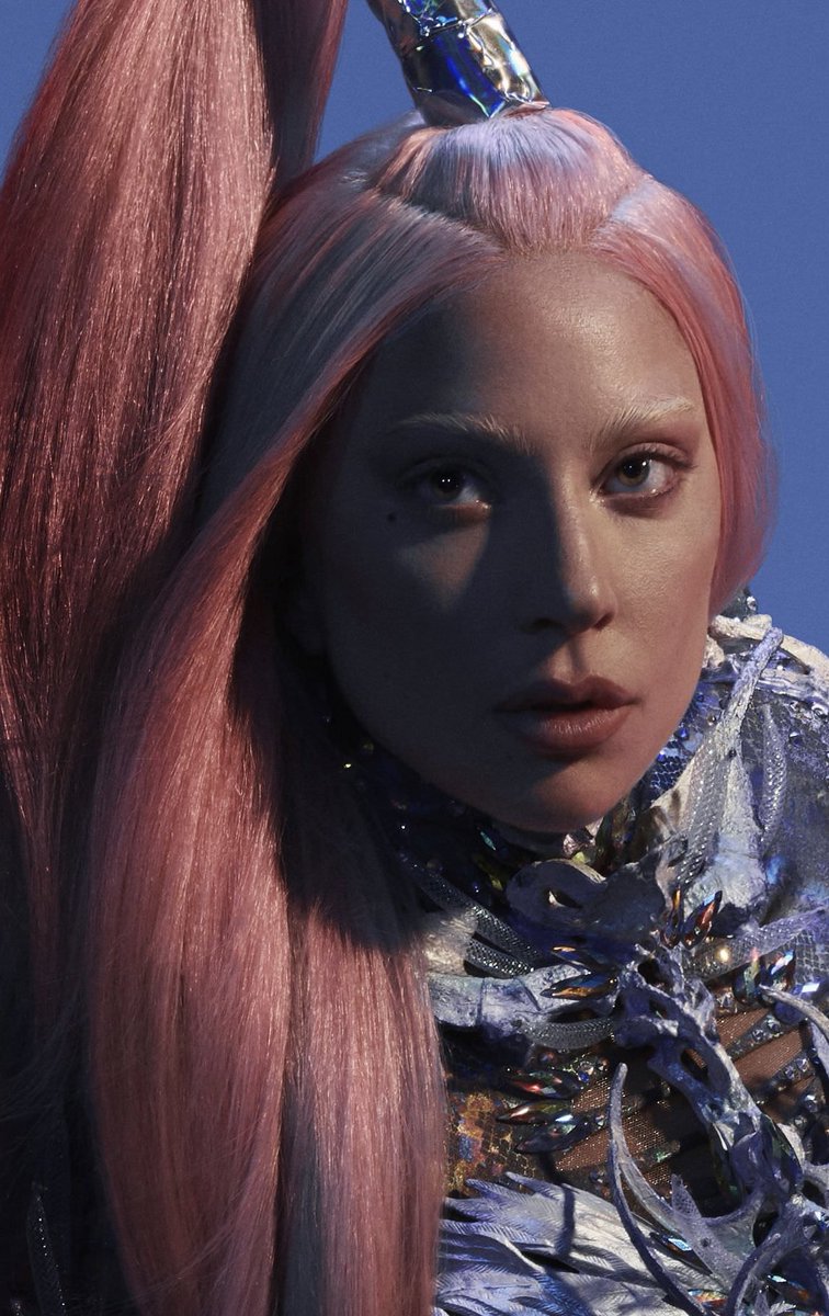 moreLsPac's tweet photo. aula de processos físicos-químicos de hoje citou a palavra cromática e automaticamente o viadinho little monster aqui ficou todo empolgado, logo na data de hoje em que o álbum completa 4 anos #ChromaticaForever 💗⚔️ https://t.co/5UFXnFw51z