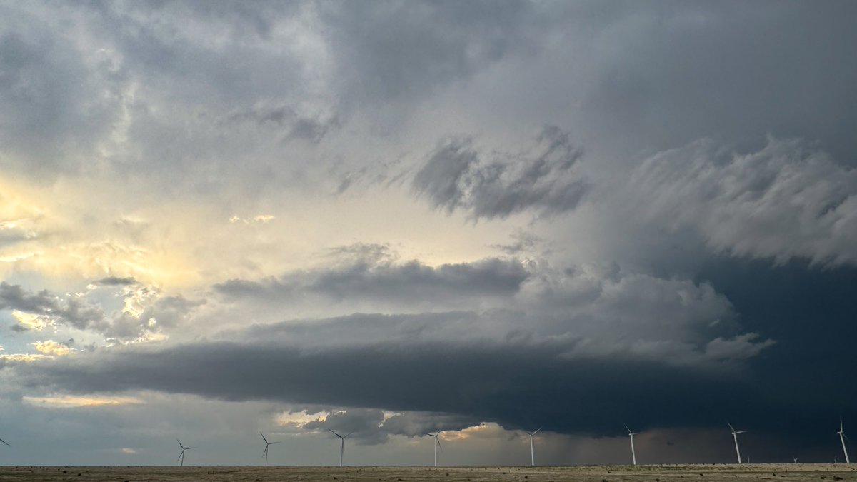 Supercell south of Lamar, CO as convective inhibition is building back in #cowx