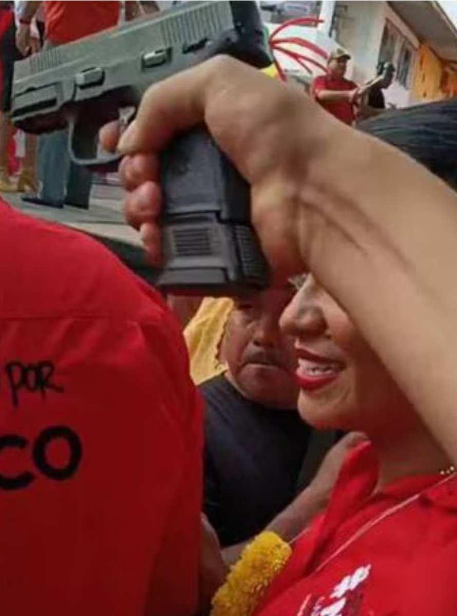 Mariana (@maarianahzv) on Twitter photo 