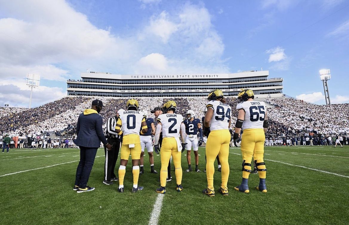 #AGTG Blessed and Honored to receive an offer from the University Of Michigan 🔵🟡 #GoBlue @CoachLMorgan @coachspritchett @johnamofah24 @coachcoreye @CoachDBrown1 @CoachWinnjr @coach_uzzi @CoachSmoothFDH @samspiegs @ChadSimmons_ @SWiltfong_ @adamgorney @GregBiggins @BriceMarich