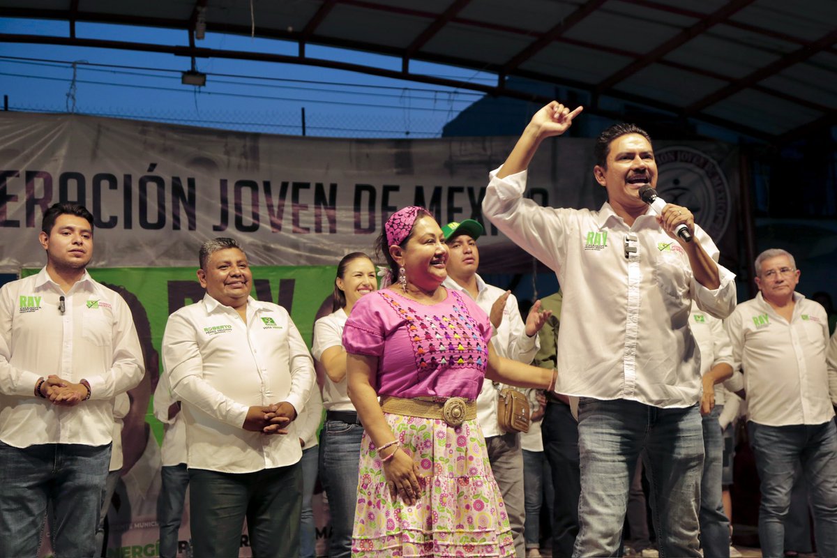 PETEOOAX's tweet photo. #Presidente #Presidente
Hoy cerramos con @raychagoya en San Juanito, donde este 2 de junio, en equipo, vamos a pintar de rosa las 13 agencias de Oaxaca de Juárez, vamos por la nueva energía, para que Oaxaca brille con todo el esplendor de la 4Transformación.
#VotaRosa #FXMO https://t.co/WTqDudgNLl