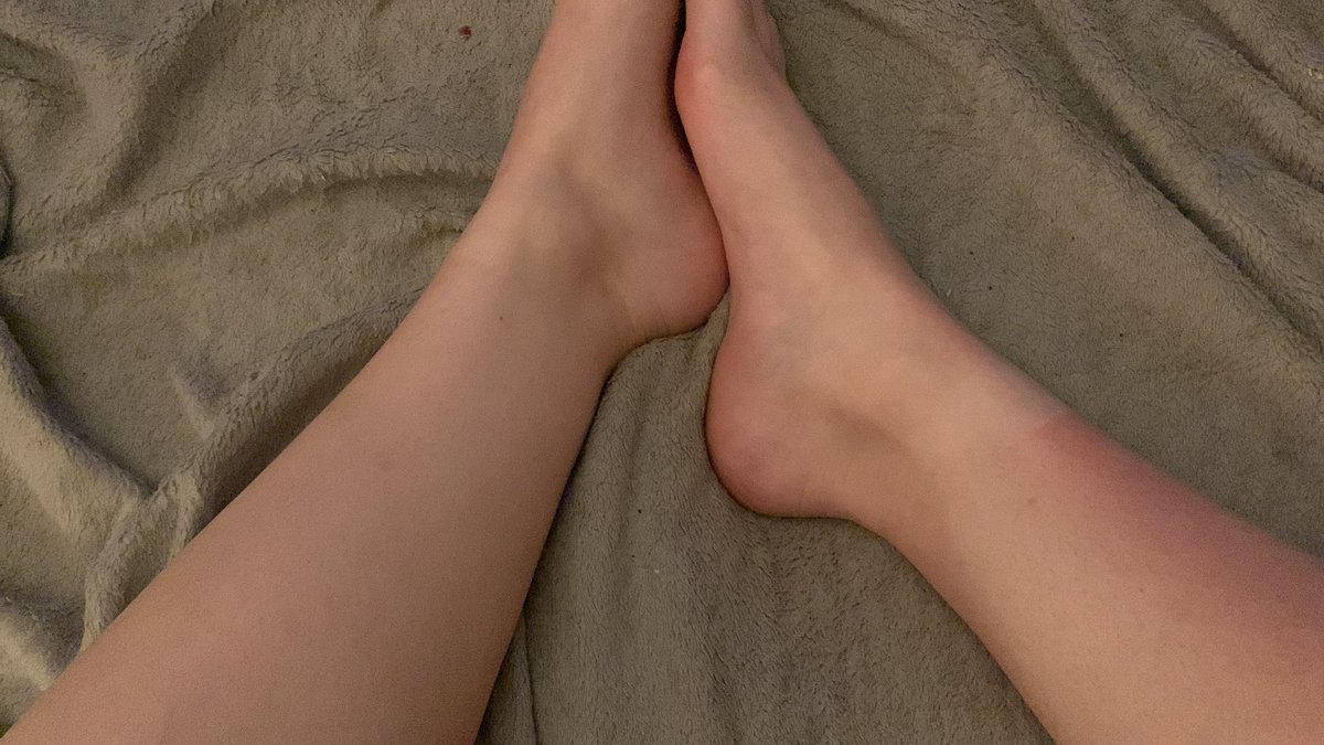 Goddess_Bella13's tweet photo. Gonna have some weird tan lines
#feet #footfetish #toes #paypig #cashcow #payslave https://t.co/UEA0y0Gvpu