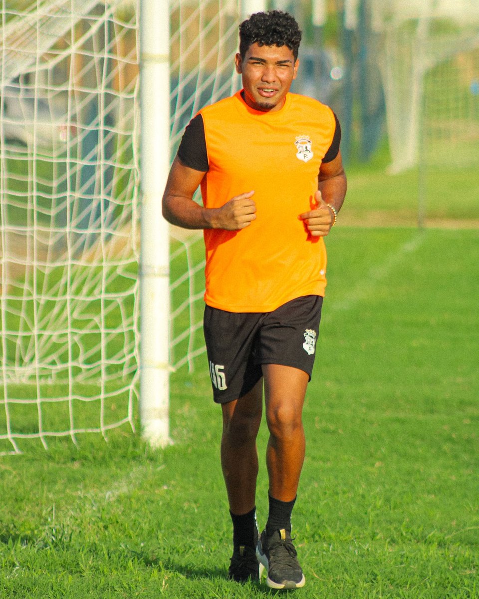 CanteraZamoraFC's tweet photo. ¡Que bueno tenerte de vuelta, 'Urqui'! 🤩🤍🖤

#ZamoraGrande #VamosZamora
#LigaFUTVEBancoDeVenezuela https://t.co/O8btdeJ4ai