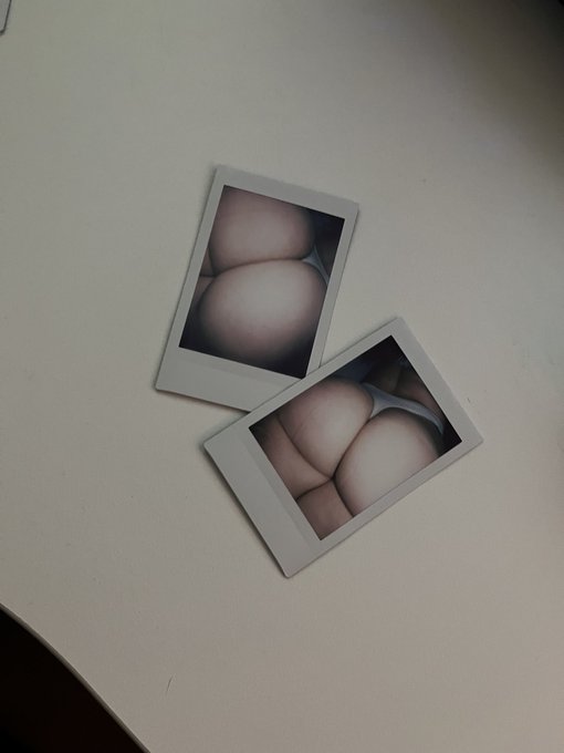 POV you order my personal Polaroids 🍑  https://t.co/v7Wz8WxeeE https://t.co/Rr0njHzPsf
