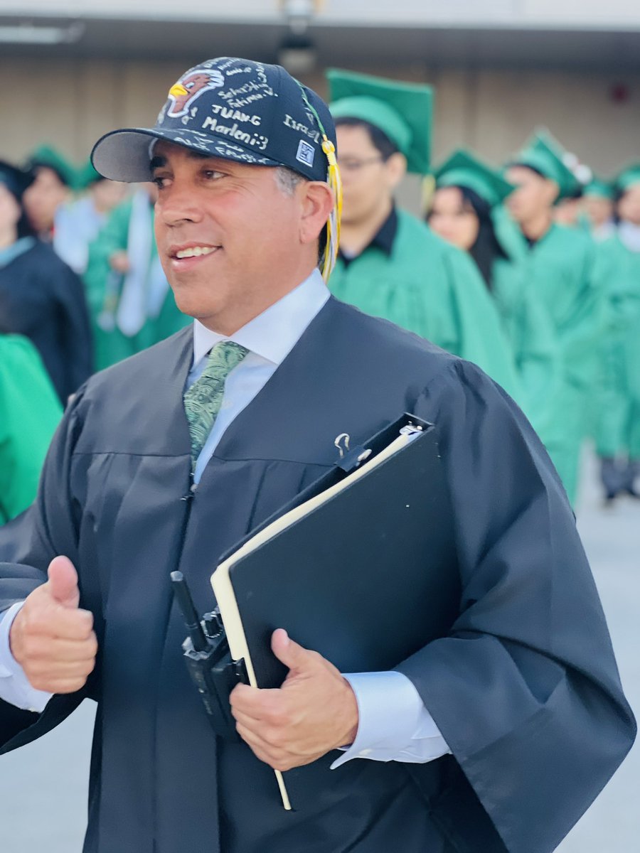 🎓🎉 Saddleback High School’s graduation ceremony is underway! Be sure to visit sausd.us/classof2024 to catch the live stream and check out our Facebook page (links in bio) for more photos! 

#WeAreSAUSD #SAUSDBetterTogether #SAUSDClassof2024 #SantaAna