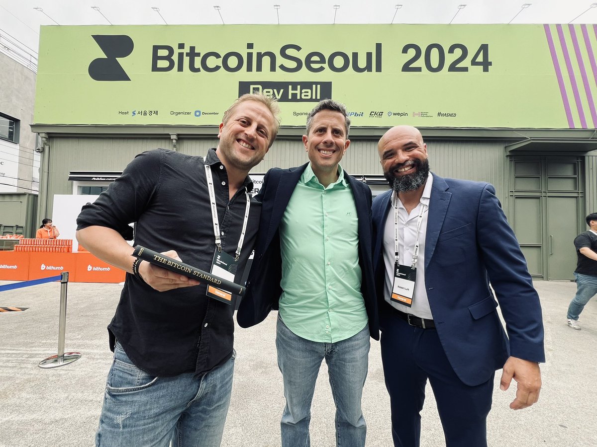 Bart (@bartjh1107) on Twitter photo Exploring Bitcoin Seoul with the Bitcoin Standard bearer <a href="/saifedean/">Saifedean Ammous</a> himself! Thanks for the great conversation. Looking forward to many more books. Exploring Bitcoin Seoul with the Bitcoin Standard bearer <a href="/saifedean/">Saifedean Ammous</a> himself! Thanks for the great conversation. Looking forward to many more books.