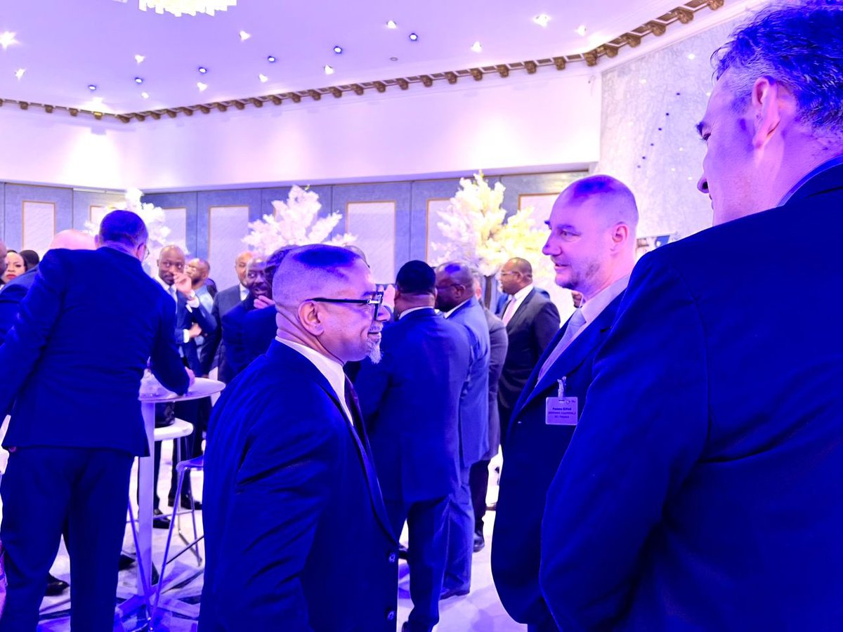 SGEPP_GABON's tweet photo. [Forum Économique Gabon-France]

Une délégation de la #SGEPP conduite par son Directeur Général Monsieur #Yvon_TCHICOT, a pris part au Forum Économique Gabon-France qui s’est tenu à Paris (France), ce mercredi 29 mai 2024, sous le thème « un nouveau partenariat économique ». https://t.co/8FAvMLlZFd