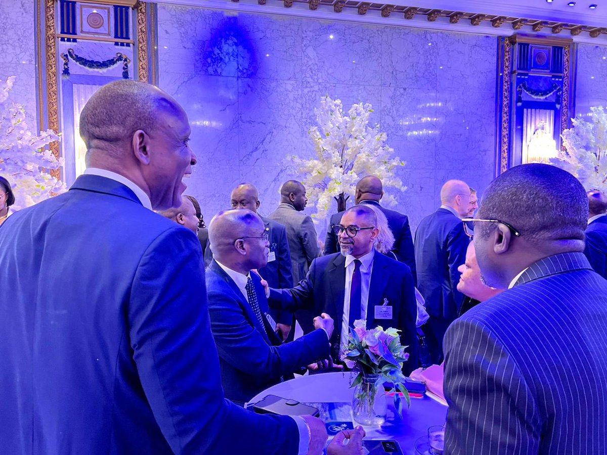 SGEPP_GABON's tweet photo. [Forum Économique Gabon-France]

Une délégation de la #SGEPP conduite par son Directeur Général Monsieur #Yvon_TCHICOT, a pris part au Forum Économique Gabon-France qui s’est tenu à Paris (France), ce mercredi 29 mai 2024, sous le thème « un nouveau partenariat économique ». https://t.co/8FAvMLlZFd