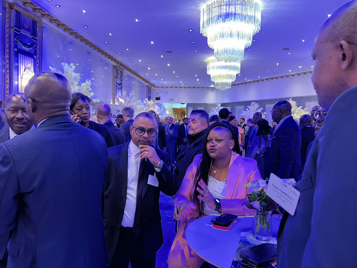 SGEPP_GABON's tweet photo. [Forum Économique Gabon-France]

Une délégation de la #SGEPP conduite par son Directeur Général Monsieur #Yvon_TCHICOT, a pris part au Forum Économique Gabon-France qui s’est tenu à Paris (France), ce mercredi 29 mai 2024, sous le thème « un nouveau partenariat économique ». https://t.co/8FAvMLlZFd