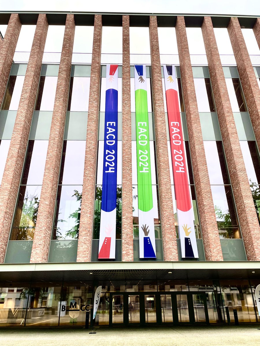 Thrilled to be in Bruges for @EACD2024 presenting with members of the @FERProgram Leadership Academy ⭐️