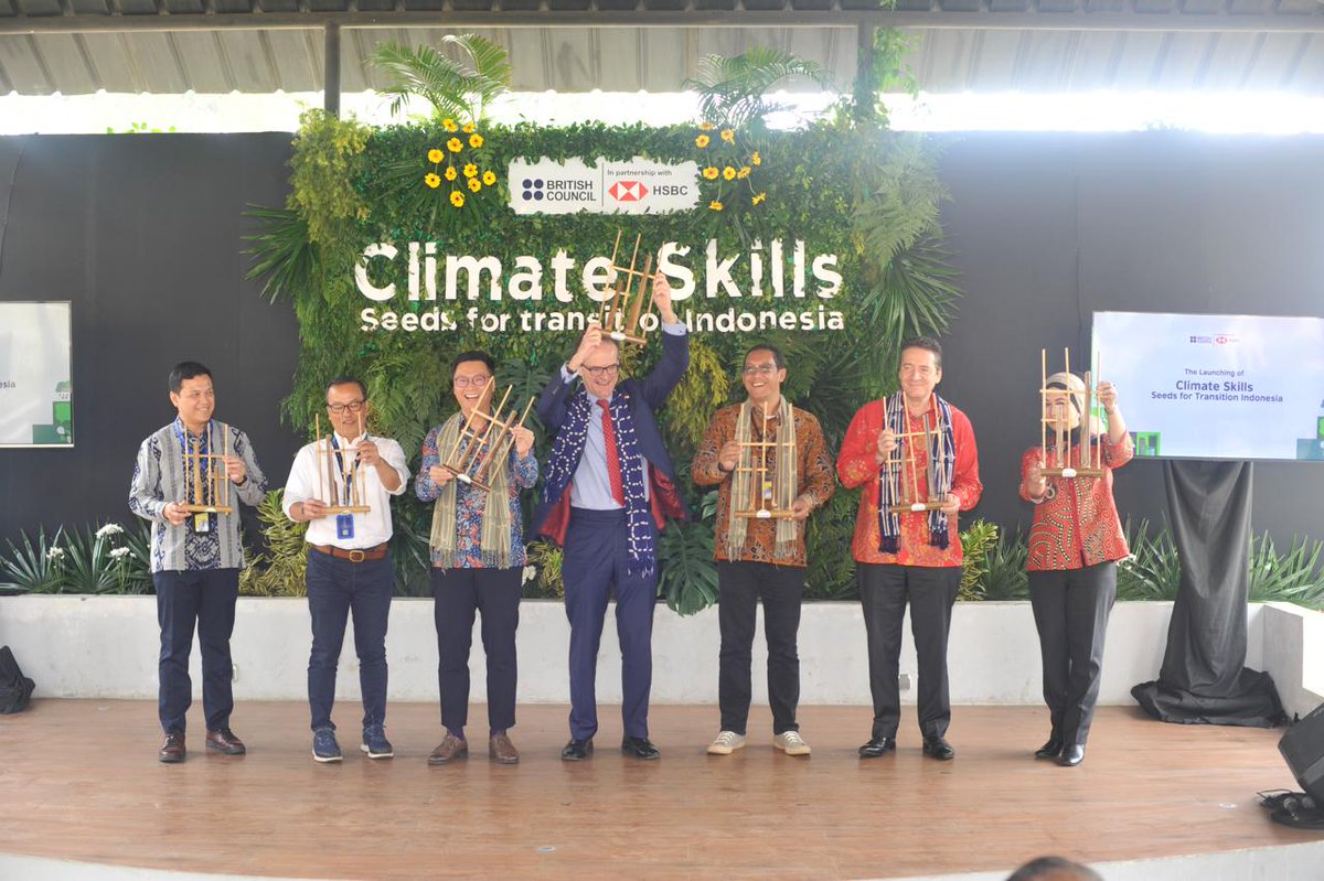 Yesterday we launched the 'Climate Skills: Seeds for Transition Indonesia' programme. This initiative, in collaboration with HSBC Indonesia aims to equip young people in West Java with essential environmental skills for a sustainable future. 🌿🍃