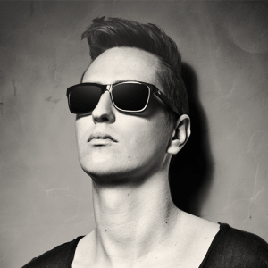 WeSimplifyMusic's tweet photo. We bring you all the music and awesomeness you can handle! For instance, All We Got (feat. KIDDO) by @robin_schulz - #NowPlaying at https://t.co/2YE4QIGriH. https://t.co/gCPRrftNgL
