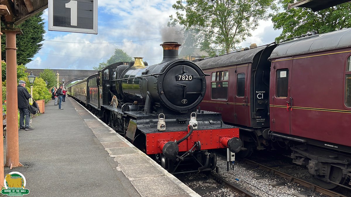 7820 brings in the empty passenger stock into platform 1 at Toddington. #CotswoldFestivalOfSteam #GWSR #WesternWorkhorses #Steam 27th May 2024