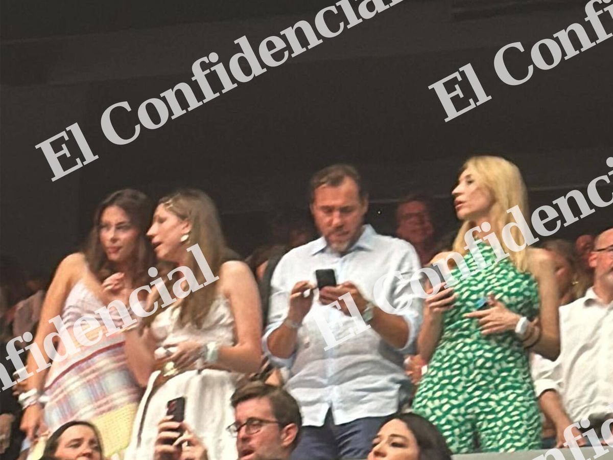 Óscar Puente estuvo ayer en el concierto de Taylor Swift, y me comentan que Begoña Gómez fue vista en uno de los reservados del Bernabéu.

Se ríen en nuestra puta cara.