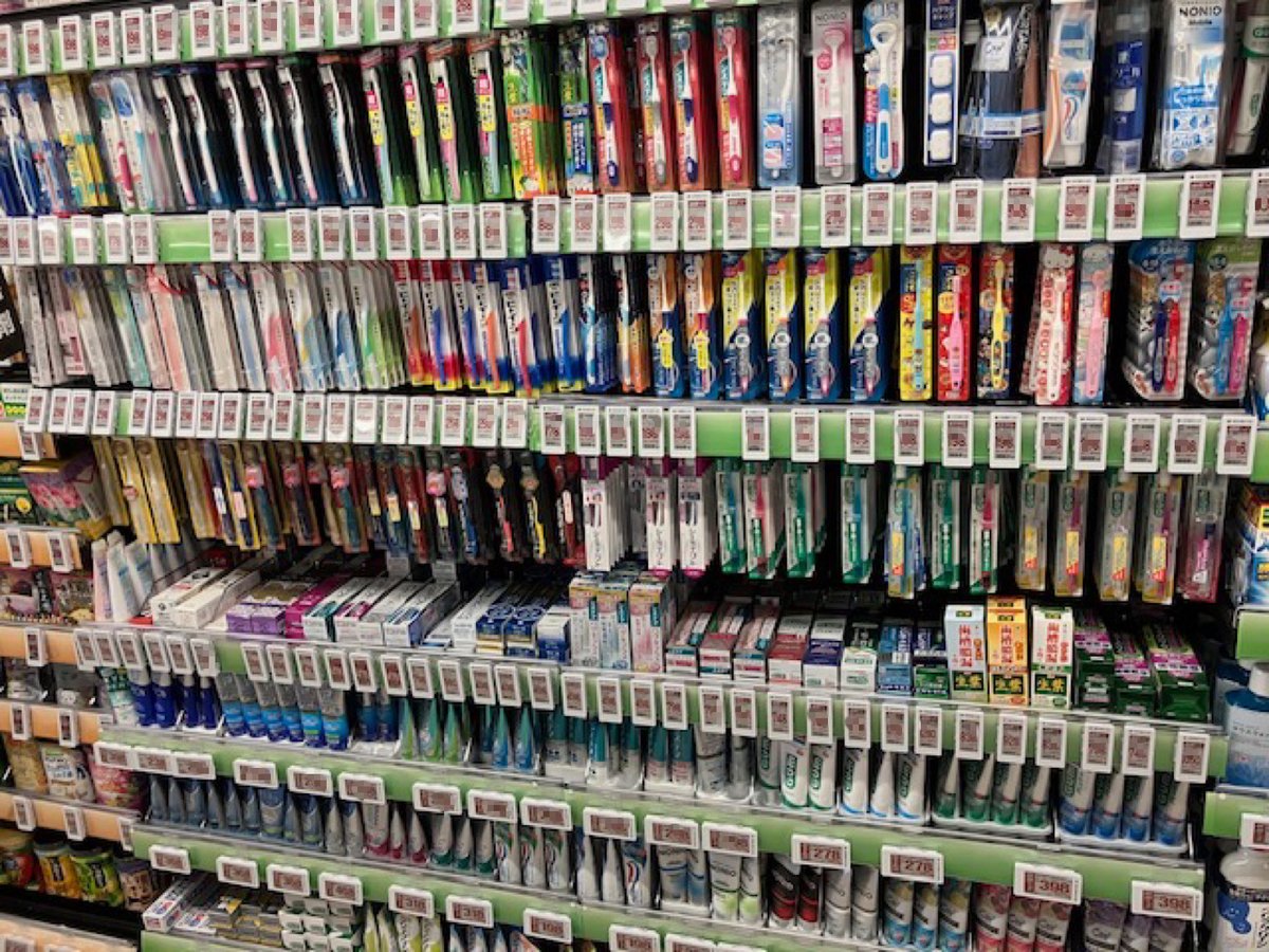 TORISEN_JP's tweet image. ＼6/4〜10は #歯と口の健康週間 🦷／

いつまでも美味しく健康的な食事ができるように
口の中の健康にも気を遣いたいですよね👀✨

歯ブラシは1ヶ月ごとの交換が目安だそうです💡

歯ブラシのストックは大丈夫ですか？
とりせんでは種類豊富に歯ブラシを取り揃えております🪥