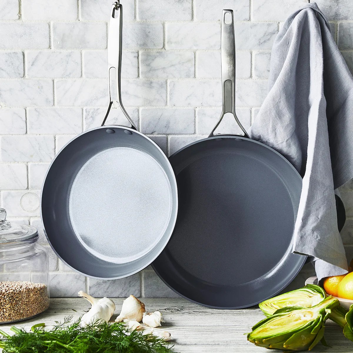 Change the way you cook with our aluminum die-cast nonstick fry pans! Even heat distribution, unmatched durability, effortless nonstick surface, and eco-friendly materials. Cook healthier and clean up easier!🍳✨#NonStickPans #DieCastAluminum #HealthyCooking #KitchenEssentials