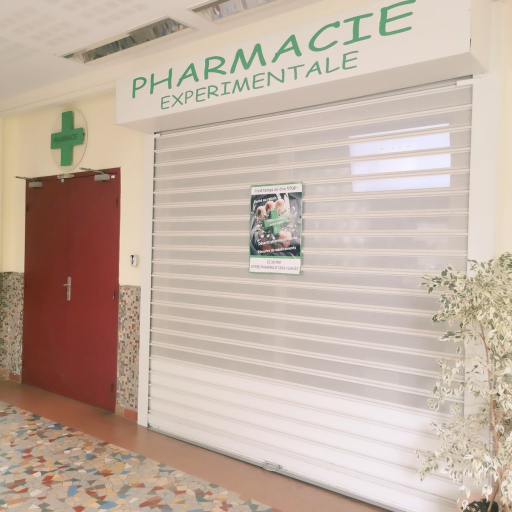 La Faculté de Pharmacie ferme symboliquement le rideau de sa pharmacie expérimentale en raison de la mobilisation des pharmaciens qui se tient ce jeudi 30 mai à partir 14h aux jardins de Peyrou à Montpellier et partout en France. 
#pharmacie #pharmaciensengrève