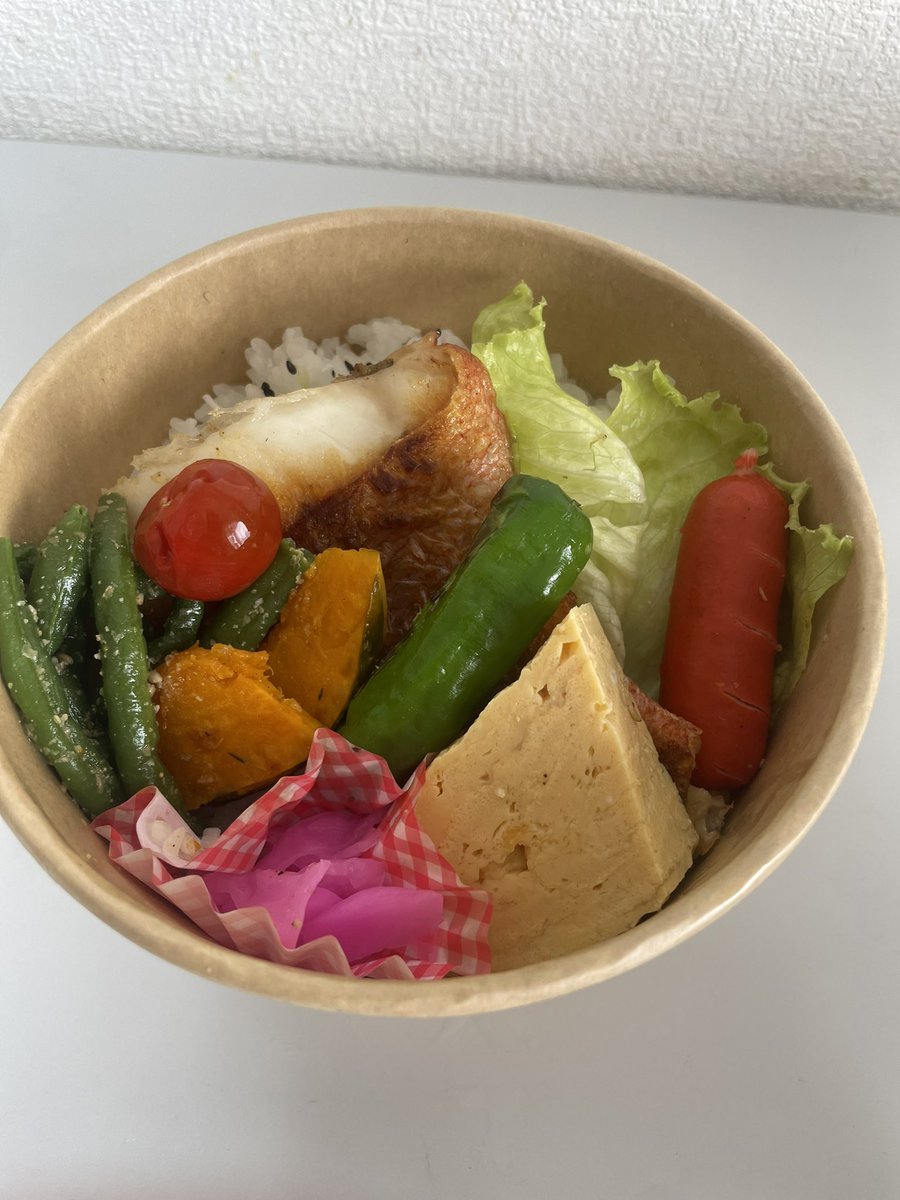 i_irushimu's tweet image. お疲れ様です♪✨
今日はいるしむでのお弁当販売&amp;amp;守山区役所&amp;amp;他所の事業所様からのお弁当注文でお弁当販売が大盛り上がりでした👏

とても忙しく利用者さんにも沢山手伝って頂きました🫡✨　
ありがとうございましたーー！！👌
＃就労継続支援
＃Ｂ型
＃区役所
＃お弁当