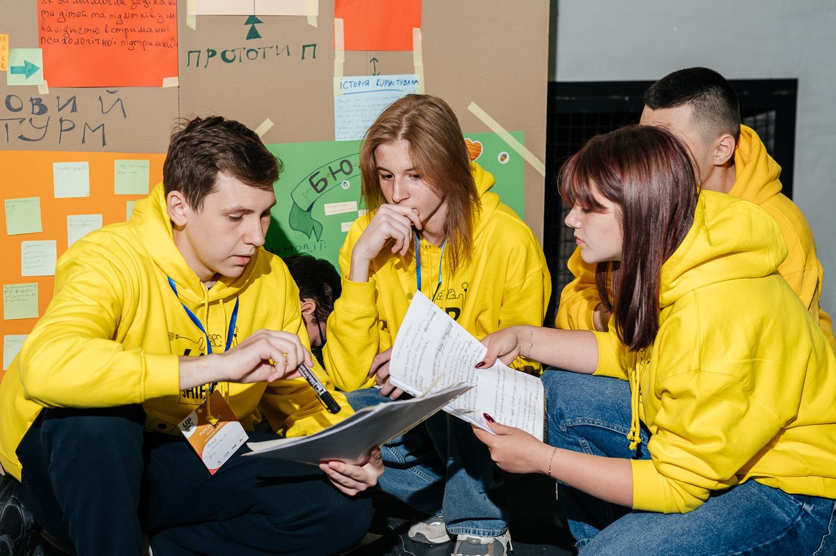 UNICEF_UA's tweet photo. UNICEF's UPSHIFT programme, supported by @JapanGov, is building a community of young leaders with innovation skills to support Ukraine's recovery. 

Ten new youth teams from Zaporizhzhia region joined UPSHIFT and will lead projects to support their communities. @UNICEFinnovate https://t.co/ppnHSnLqQ8