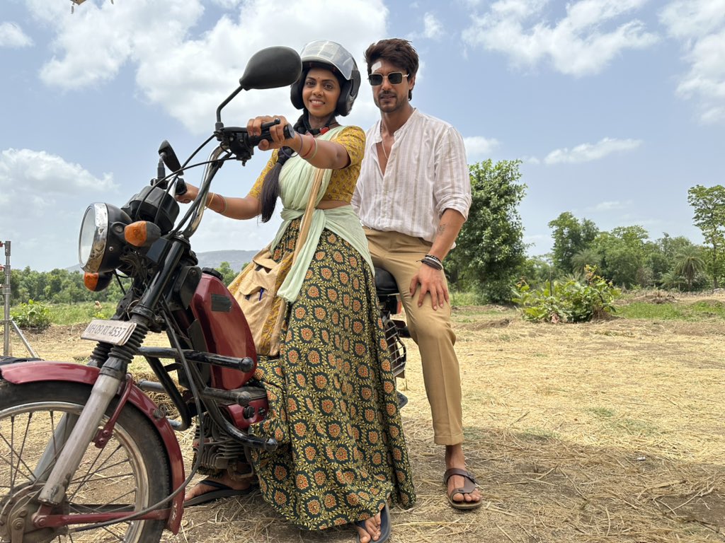 हो, तेरे इश्क़ में डूबा रहे दिन-रात यूँ ही सदा
मेरे ख़्वाब से आँखें तेरी एक पल ना होएँ जुदा!!!Whats coming???? 😎😎#Maatisebhandidor <a href="/ankit_gupta611/">Ankit</a>