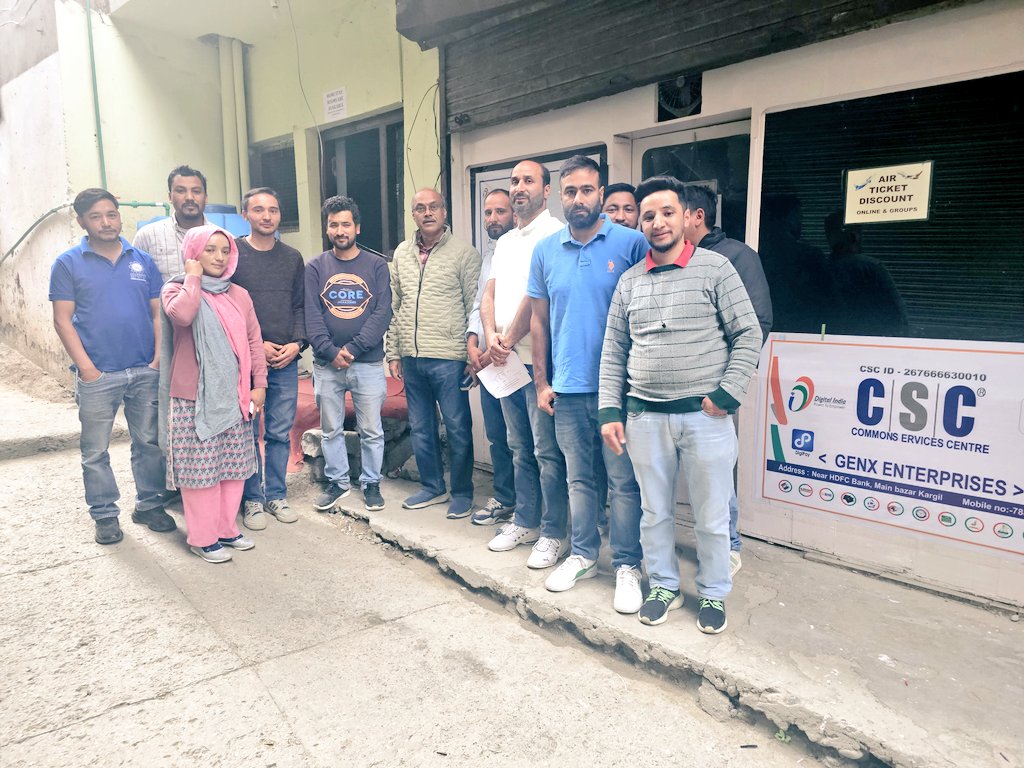 CSCJK's tweet photo. Shri Sanjay Kumar Rakesh Sir (MD &amp; CEO, CSC SPV) met with VLEs in Kargil. He assured them that all UT Ladakh government services will be integrated with the CSC portal. He praised the efforts of VLEs for working in sub-zero temperatures to facilitate people at their doorstep. https://t.co/uSnr0DnAgN