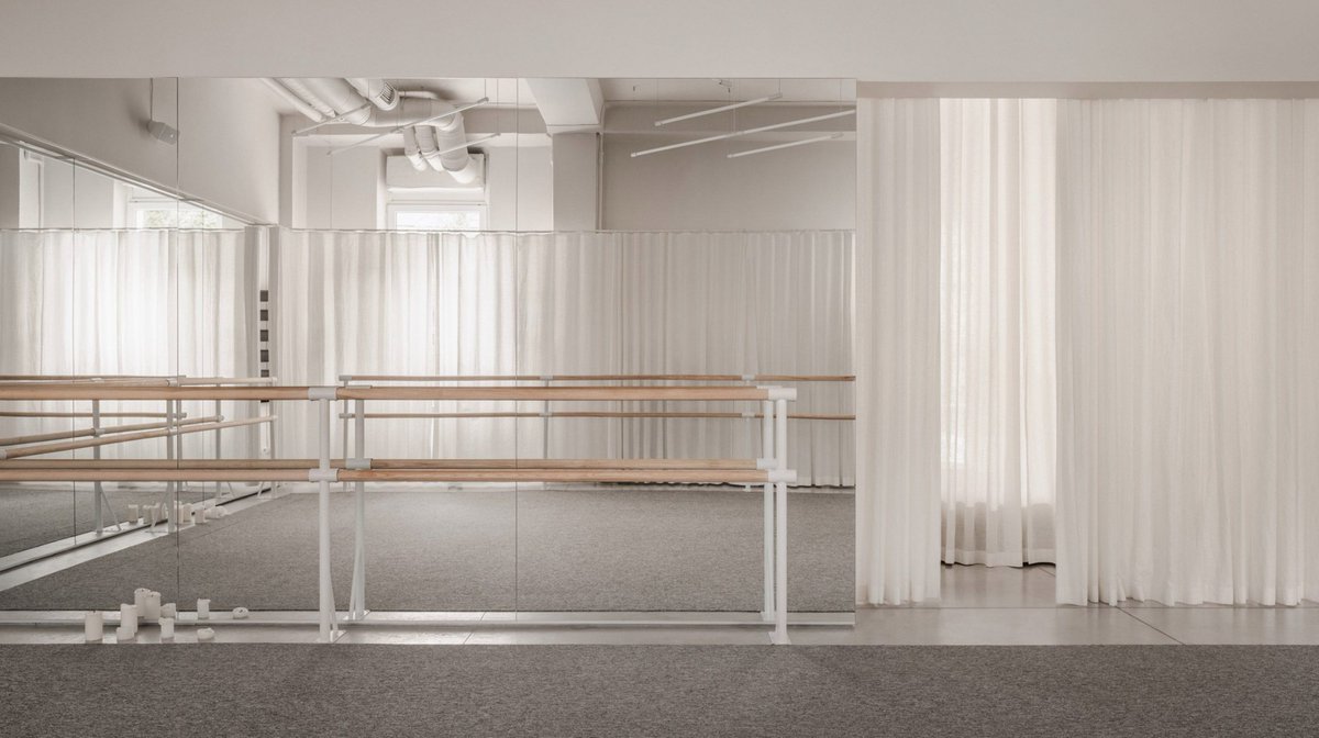 THEFARMparis's tweet image. 🕳 #DesignFocus : Dubrovska Studio uses &quot;leftovers&quot; in Kyiv to furnish local dance studio
♟ Ellen Eberhardt via @dezeen 
••• dezeen.com/2024/05/06/dub…